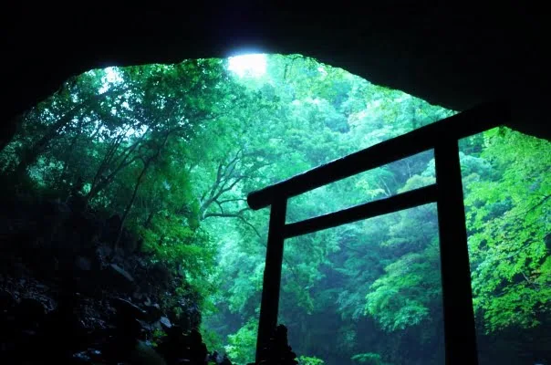 宮崎・高千穂峡の天安河原