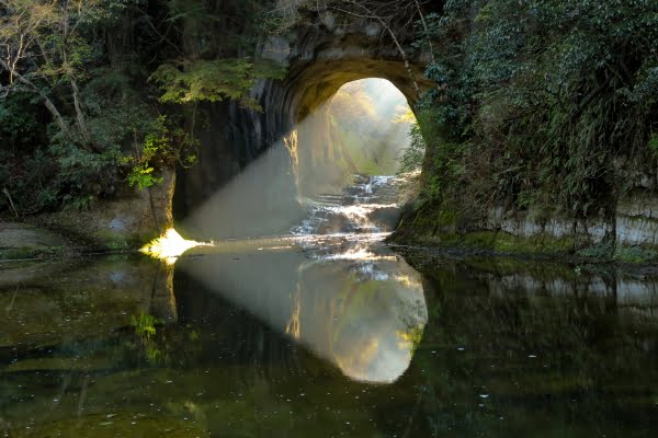 濃溝の滝・亀岩の洞窟