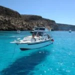 ランペドゥーザ島（Lampedusa）｜ 見どころ・基本情報・アクセスは？「宙に浮く船」の絶景