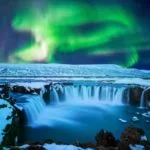 ゴーザフォス｜見どころ・ベストシーズン・アクセスは？オーロラが美しい北アイスランドの「神々の滝」