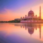 プトラ・モスク｜Putra Mosque 湖に佇むピンク色のモスク