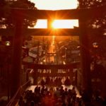 宮地嶽神社｜2023年「夕陽の祭典」開催！嵐CMの絶景！「光の道」の見頃・アクセス・駐車場は？