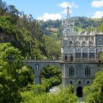 ラス・ラハス教会（Las Lajas Sanctuary）｜峡谷に建つ世界一美しい教会！見どころ・アクセスは？
