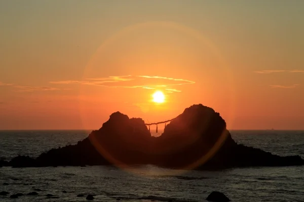 福岡・糸島市の桜井二見ヶ浦の夫婦岩