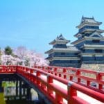 国宝・松本城の桜2026