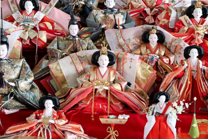 静岡県袋井市 可睡斎ひなまつりで飾られた華やかな雛人形
