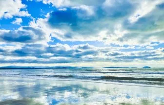 福岡県福津市 かがみの海 干潮時に空が映り込むリフレクションの絶景