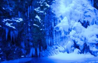 東京都檜原村 氷結した払沢の滝の絶景